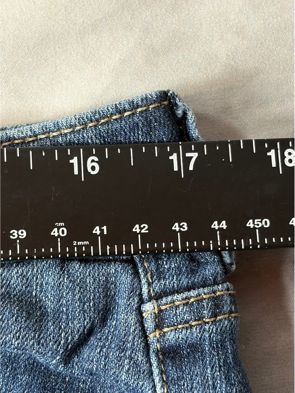 Jennifer Lopez Capri Womens Size 14 Distressed Stretch Jeans Blue Denim - Picture 8 of 9